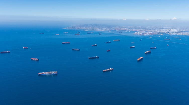 October 5, 2021, Huntington Beach, California, USA: Looking north from Huntington Beach, the Container ships are waiting to get into the Port of Los Angeles and Long Beach to unload. A major oil spill dumped 126,000-gallon oil from an offshore oil platform. The Coast Guard is reportedly investigating whether a large commercial ship set anchor in the wrong location, damaging an oil pipeline. Huntington Beach USA  - ZUMAhz1_ 20211005_new_hz1_013 Copyright: xMarkxHoltzman,xInc.x