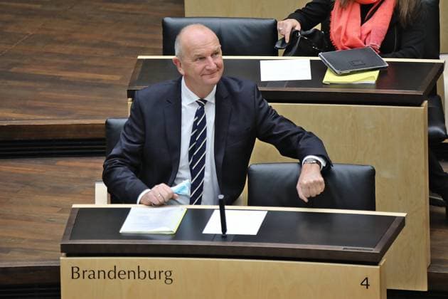 Dietmar Woidke, Ministerpräsident des Landes Brandenburg, im Bundesrat Dietmar Woidke, Ministerpräsident des Landes Brandenburg, an seinem Platz im Bundesrat Berlin Bundesrat Berlin GER *** Dietmar Woidke, Minister President of the State of Brandenburg, at his seat in the Bundesrat Dietmar Woidke, Minister President of the State of Brandenburg, at his seat in the Bundesrat Berlin Bundesrat Berlin GER