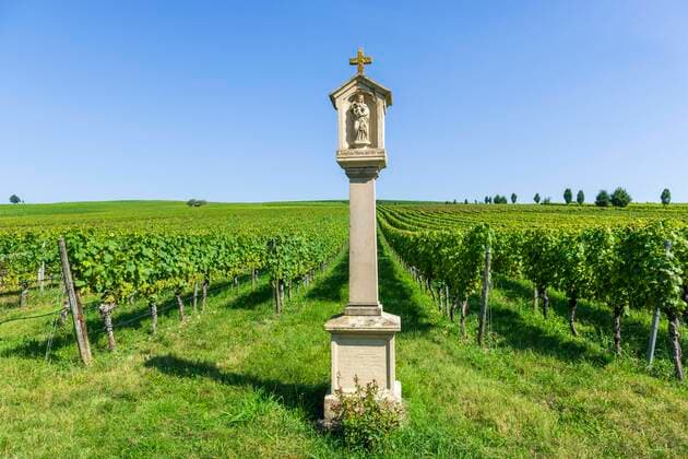 Wayside shrine near Volkach, Mainfranken, Lower Franconia, Franconia, Bavaria, Germany, Europe Copyright: imageBROKER/Lilly ibxtke07154104.jpg
