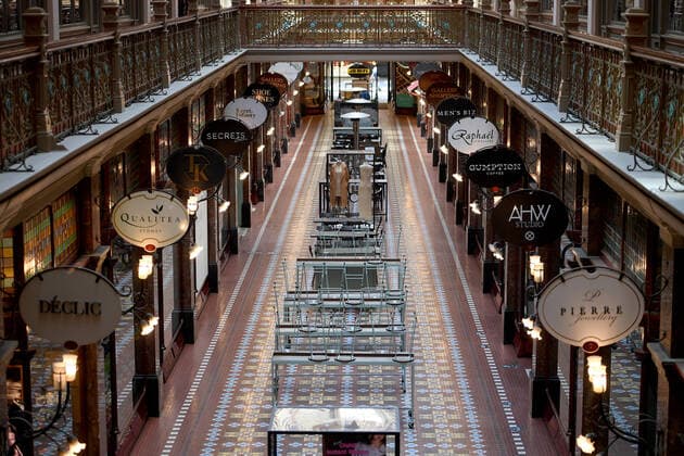 NSW CORONAVIRUS COVID19, Empty cafe seating areas are seen at the Strand Arcade in Sydney, Saturday, October 9, 2021. NSW is set to surpass another COVID-19 vaccination milestone, all but guaranteeing the state becomes one of the most vaccinated jurisdictions on the planet. ( NO ARCHIVING, EDITORIAL USE ONLY, NO USE IN BOOKS WITHOUT CONSENT SYDNEY NSW AUSTRALIA  Copyright: xDANxHIMBRECHTSx 20211009001584350940