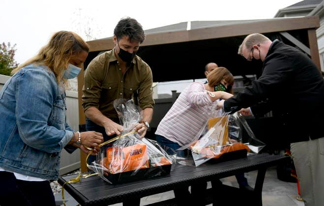 October 9, 2021, Ottawa, on, Canada: Prime Minister Justin Trudeau assembles care packages for a recently resettled Afghan family with Carmen Larsen-Grijalva, right, Liberal MP Marie-France Lalonde and MPP Stephen Blais for Thanksgiving in Ottawa, on Saturday, Oct. 9, 2021. Ottawa Canada  - ZUMAc35_ 20211009_zaf_c35_012 Copyright: xJustinxTangx