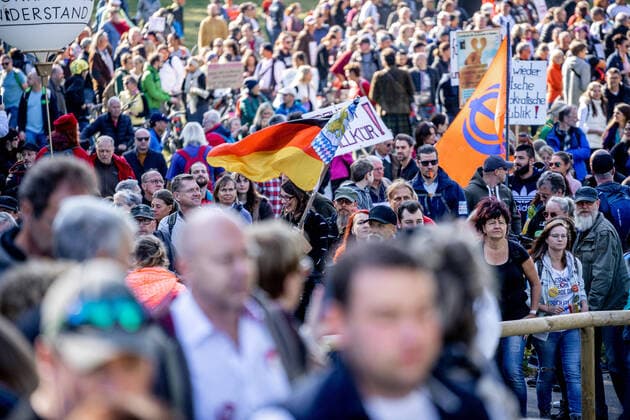 Querdenken Demonstration in Nürnberg Am 09.10.2021 fand in Nürnberg eine Querdenken Demonstration statt bei welcher unterandere von den 1500 Teilnehmer*innen ein ende der Coronamaßnahmen gefordert wurde. Nürnberg Bayern Deutschland Copyright: xAaronxKarasekx