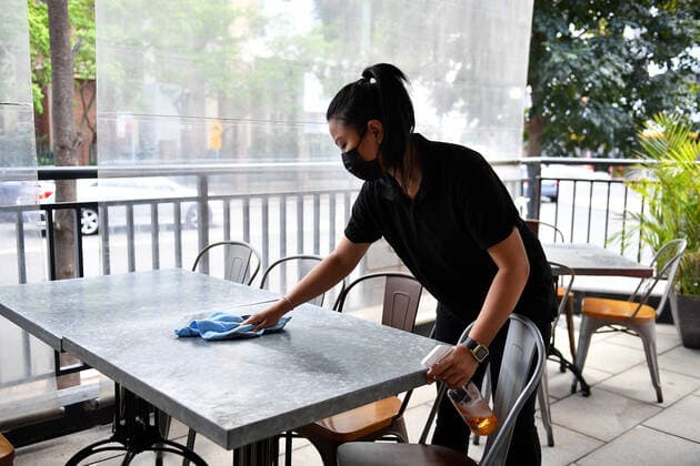 NSW CORONAVIRUS COVID19 REOPENING, Workers clean tables for outdoor dining at Sambandha Nepalese restaurant at Auburn in Sydney, Sunday, October 10, 2021. Fully vaccinated NSW residents have one day remaining of lockdown, with COVID-19 restrictions set to ease from Monday. ( NO ARCHIVING, EDITORIAL USE ONLY, NO USE IN BOOKS WITHOUT CONSENT SYDNEY NSW AUSTRALIA  Copyright: xJOELxCARRETTx 20211010001584648600