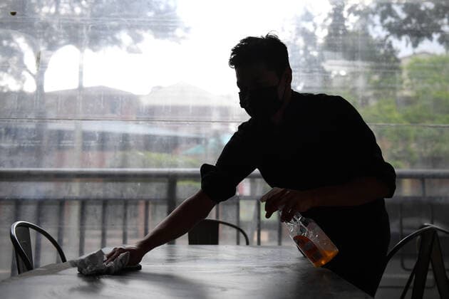 NSW CORONAVIRUS COVID19 REOPENING, Workers clean tables for outdoor dining at Sambandha Nepalese restaurant at Auburn in Sydney, Sunday, October 10, 2021. Fully vaccinated NSW residents have one day remaining of lockdown, with COVID-19 restrictions set to ease from Monday. ( NO ARCHIVING, EDITORIAL USE ONLY, NO USE IN BOOKS WITHOUT CONSENT SYDNEY NSW AUSTRALIA  Copyright: xJOELxCARRETTx 20211010001584648733