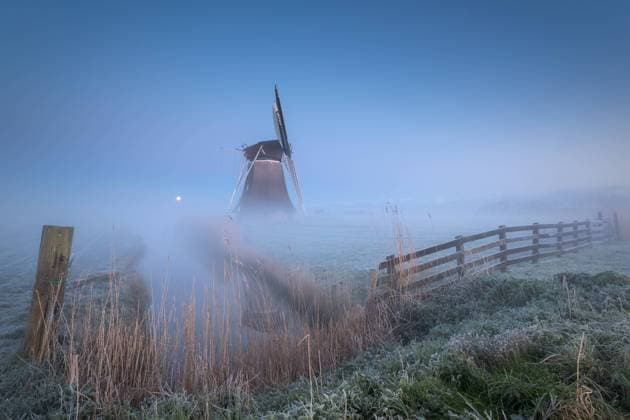 Holwerd. 26 APR 2021. Morgennebel an der Miedenmolen in Holwerd. Frühlingsmorgen in Friesland NIEDERLANDE. FRIESLAND. *** Holwerd 26 APR 2021 Morning fog at the Miedenmolen in Holwerd Spring morning in Friesland NIEDERLANDE FRIESLAND Copyright: RonaldROZEMA Priller&MAUG ROZ300268X