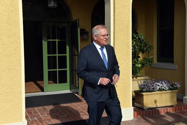 SCOTT MORRISON LEAVES QUARANTINE, Prime Minister Scott Morrison leaves The Lodge after 14 days quarantine in Canberra, Monday, October 11, 2021. ( NO ARCHIVING, EDITORIAL USE ONLY, NO USE IN BOOKS WITHOUT CONSENT CANBERRA ACT AUSTRALIA  Copyright: xMICKxTSIKASx 20211011001584923900