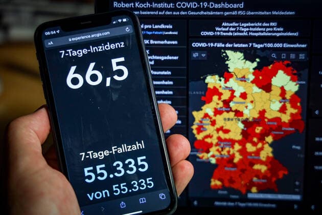 Coronavirus in Germany Covid 19 Dashboard of the Robert Koch Institute 11 10 2021 Robert Koch Institute 7 days Incidence 66.5 7 days Number of cases 55 335 COVID 19 cases 4 313 384 Addition of 3 111 compared to the previous day COVID 19 deaths 94 209 Addition of 7 compared to the previous day