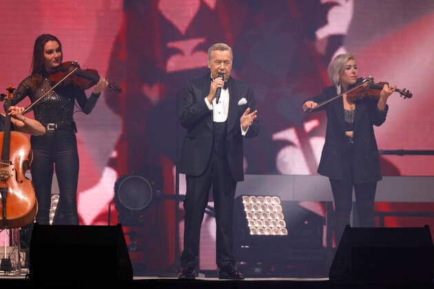 Roland Kaiser at a concert as part of his Alles oder Dich Tour at the Lanxess Arena Cologne, 10 10 2021 Foto:xC.xHardtx xFuturexImage
