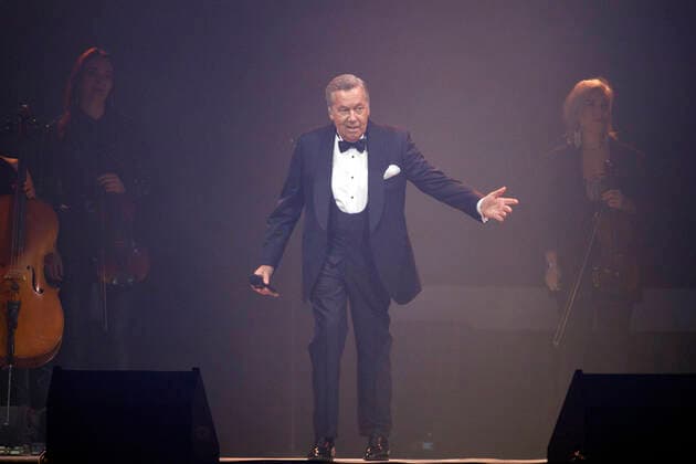Roland Kaiser at a concert as part of his Alles oder Dich Tour at the Lanxess Arena Cologne, 10 10 2021 Foto:xC.xHardtx xFuturexImage