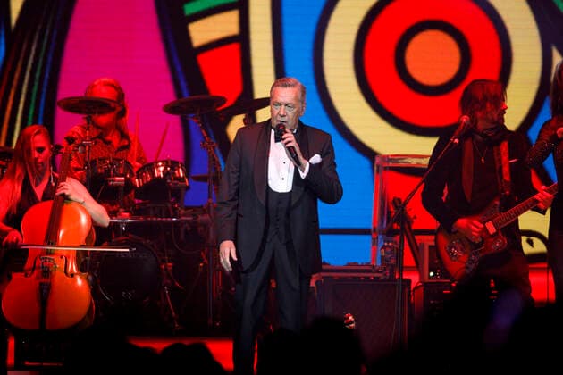 Roland Kaiser at a concert as part of his Alles oder Dich Tour at the Lanxess Arena Cologne, 10 10 2021 Foto:xC.xHardtx xFuturexImage
