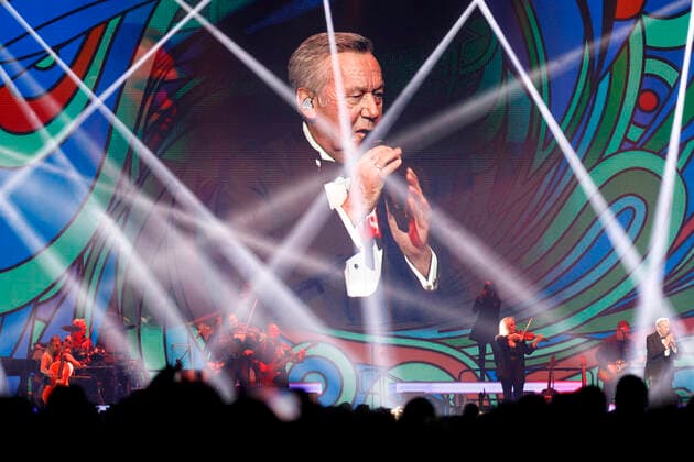 Roland Kaiser at a concert as part of his Alles oder Dich Tour at the Lanxess Arena Cologne, 10 10 2021 Foto:xC.xHardtx xFuturexImage