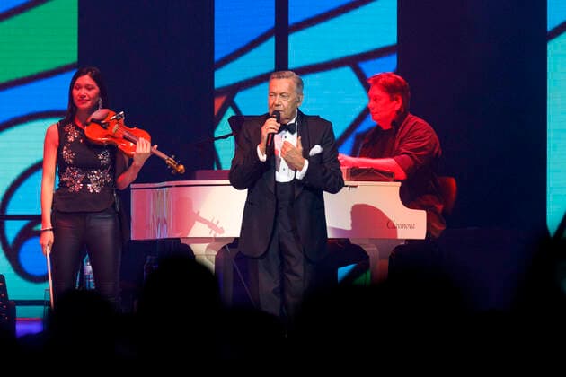 Roland Kaiser at a concert as part of his Alles oder Dich Tour at the Lanxess Arena Cologne, 10 10 2021 Foto:xC.xHardtx xFuturexImage