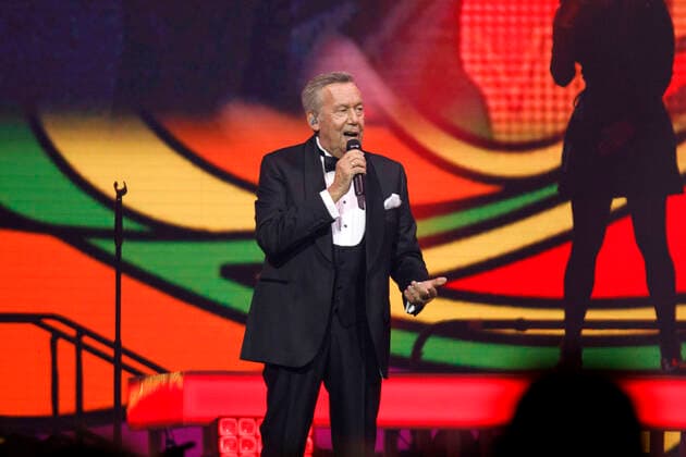Roland Kaiser at a concert as part of his Alles oder Dich Tour at the Lanxess Arena Cologne, 10 10 2021 Foto:xC.xHardtx xFuturexImage