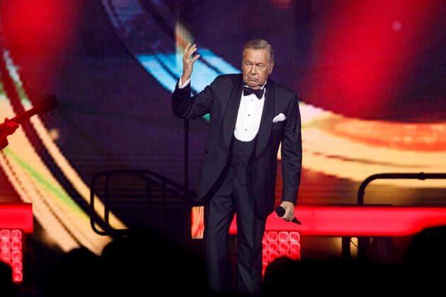 Roland Kaiser at a concert as part of his Alles oder Dich Tour at the Lanxess Arena Cologne, 10 10 2021 Foto:xC.xHardtx xFuturexImage