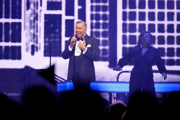 Roland Kaiser at a concert as part of his Alles oder Dich Tour at the Lanxess Arena Cologne, 10 10 2021 Foto:xC.xHardtx xFuturexImage