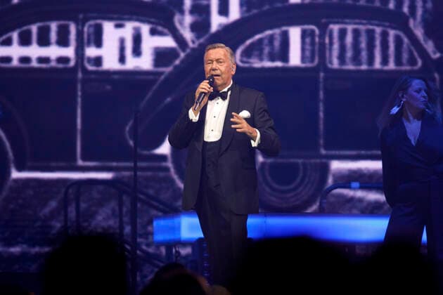 Roland Kaiser at a concert as part of his Alles oder Dich Tour at the Lanxess Arena Cologne, 10 10 2021 Foto:xC.xHardtx xFuturexImage