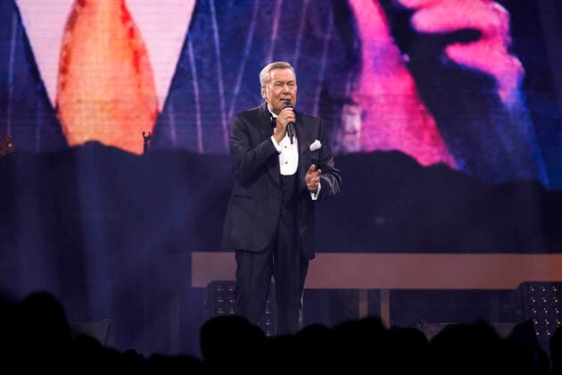 Roland Kaiser at a concert as part of his Alles oder Dich Tour at the Lanxess Arena Cologne, 10 10 2021 Foto:xC.xHardtx xFuturexImage