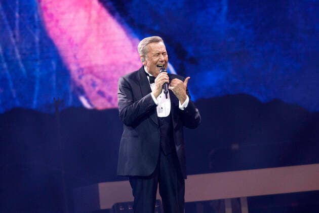 Roland Kaiser at a concert as part of his Alles oder Dich Tour at the Lanxess Arena Cologne, 10 10 2021 Foto:xC.xHardtx xFuturexImage