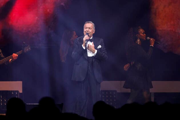 Roland Kaiser at a concert as part of his Alles oder Dich Tour at the Lanxess Arena Cologne, 10 10 2021 Foto:xC.xHardtx xFuturexImage