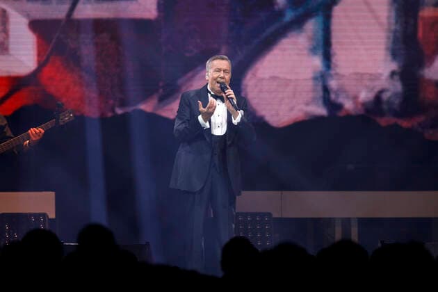 Roland Kaiser at a concert as part of his Alles oder Dich Tour at the Lanxess Arena Cologne, 10 10 2021 Foto:xC.xHardtx xFuturexImage