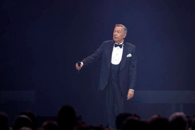 Roland Kaiser at a concert as part of his Alles oder Dich Tour at the Lanxess Arena Cologne, 10 10 2021 Foto:xC.xHardtx xFuturexImage