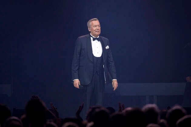 Roland Kaiser at a concert as part of his Alles oder Dich Tour at the Lanxess Arena Cologne, 10 10 2021 Foto:xC.xHardtx xFuturexImage