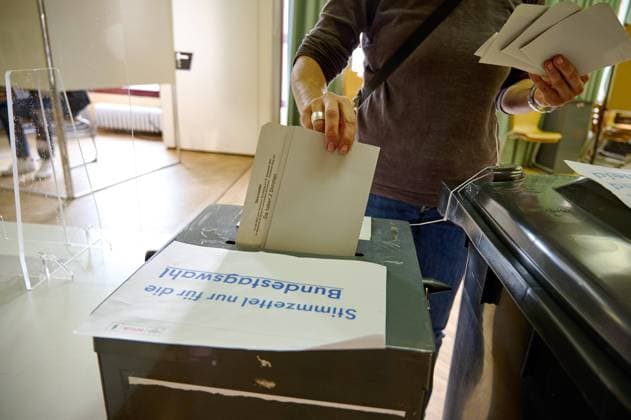 Stimmabgabe zur Bundestagswahl 2021 in Berlin (Foto vom 25.09.2021). Bundestagswahl *** Voting for the Bundestag election 2021 in Berlin photo of 25 09 2021 Bundestag election Copyright: epd-bild ChristianxDitsch EDITORIAL USE ONLY