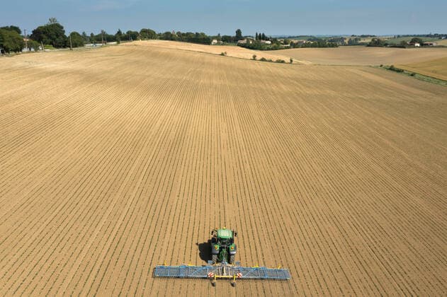 IMAGO Nature: Unsere Erde, Klimawandel, Ernährung, Pflanzen der Zukunft, Soja Organic soybean cultivation in Encausse (south-western France) Organic soybean farming. Aerial view of plots in Encausse (south western France) Occitanie Pyrenees Mediterranee; Midi Pyrenees; Gers 32 Europe; Western Europe; France  Copyright: xFerrer-Saada Andia.frx 387718