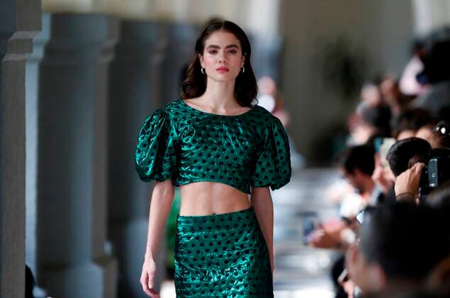 A model wears a creation of the brand Ping Magnolia, during the second day of the Mercedez Benz Fashion Week Mexico, in Mexico City, Mexico, 11 October 2021. Mercedes Benz Fashion Week Mexico !ACHTUNG: NUR REDAKTIONELLE NUTZUNG!  Copyright: xMarioxGuzmanx MEX3734 20211011-0d3bfcd492de5fb0e140b0c275fb913d7df6ad7d
