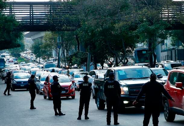 Today s view of the traffic congestion caused by roadblocks made by members of the National Gas Union who are protesting in the Perisur area, in Mexico City, Mexico 11 October 2021. The Mexican National Gas Association protested this Monday with an indefinite work stoppage and street closings due to the increase in fuel prices defined by the Energy Regulatory Commission (CRE) in the midst of the Government s energy changes. Members of the gas union of Mexico protest with a strike against prices and government measures !ACHTUNG: NUR REDAKTIONELLE NUTZUNG!  Copyright: xCarlosxRamírezx MEX3726 20211011-06097dd37e2d6a2206132aa6ed2adab0f31c091e