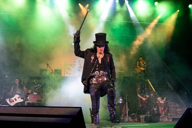 WEST PALM BEACH, FL - OCTOBER 10: Alice Cooper performs at The iTHINK Financial Amphitheatre on October 10, 2021 in West Palm Beach Florida. Copyright: xMPI140 MediaPunchx