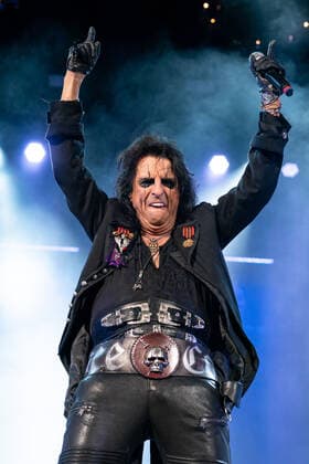 WEST PALM BEACH, FL - OCTOBER 10: Alice Cooper performs at The iTHINK Financial Amphitheatre on October 10, 2021 in West Palm Beach Florida. Copyright: xMPI140 MediaPunchx