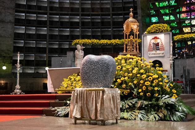 RIO DE JANEIRO, RJ - 12.10.2021: MISSA EM SOLENIDADE AO CRISTO REDENTOR - The Mass this Tuesday (12) in Thanksgiving for 90 years of Christ the Redeemer and also in honor of Our Lady Aparecida, was celebrated at the Metropolitan Cathedral of Rio de Janeiro, downtown. x2129396x  WallacexSilva