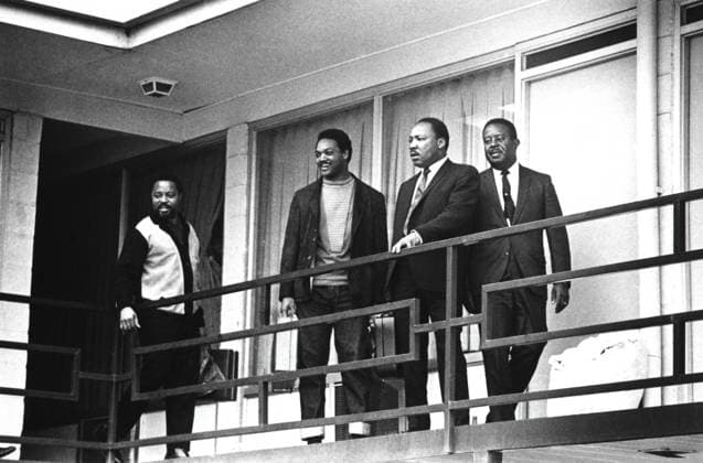 Rev. Martin Luther King stands on a balcony at the Lorraine Motel in Memphis, Tennessee, April 3, 1968. The following day, when standing near the same spot, King was shot and killed by assassin James Earl Ray. Right to left are Hosea Williams, Jesse Jackson, Dr. King, and Rev. Ralph Abernathy (BSLOC_2021_3_9) PUBLICATIONXNOTxINxCANxCHNxFRAxITAxJPNxNORxPOLxRUSxESPxUKxUSA