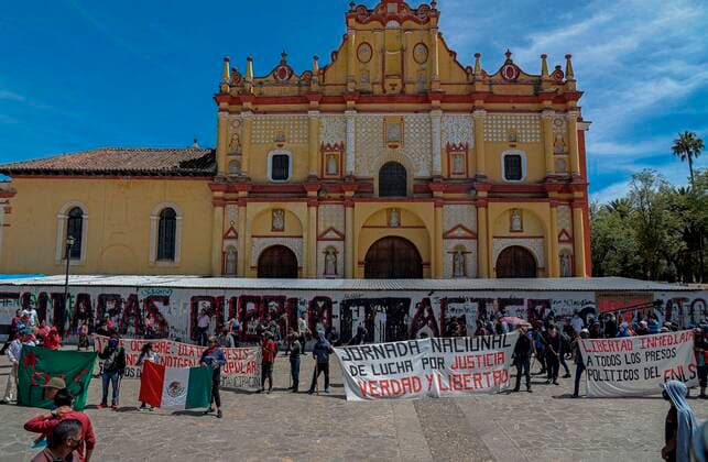 Indigenous people march in the municipality of San Cristobal de las Casas, today, Columbus Day, in the state of Chiapas, Mexico, 12 October 2021. Dozens of indigenous people marched this Tuesday, Columbus Day, in the municipality of San Cristóbal de las Casas, in the southeastern state of Chiapas, to commemorate the 529 years of the resistance of the original peoples of America. EFE Carlos Lopez Indigenous people from southern Mexico march for the resistance of indigenous peoples !ACHTUNG: NUR REDAKTIONELLE NUTZUNG!  Copyright: xCarlosxLópezx MEX3795 20211012-04558decd53ade81de81f25f716394d7dd41bffe