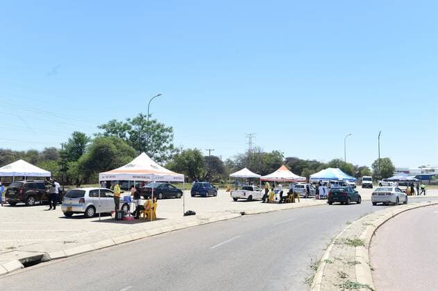 (211012) -- GABORONE, Oct. 12, 2021 -- People are seen at a drive-through COVID-19 vaccination site in Gaborone, Botswana, on Oct. 12, 2021. A drive-through COVID-19 vaccination campaign started in Gaborone on Tuesday. (Photo by Xinhua) BOTSWANA-GABORONE-COVID-19-DRIVE-THROUGH VACCINATION TshekisoxTebalo 