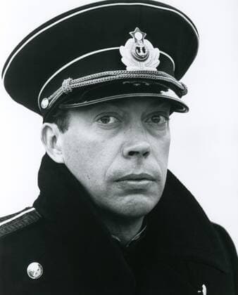 THE HUNT FOR RED OCTOBER, Tim Curry, 1990. ph: Fred Sabine ?Paramount Pictures Courtesy Everett Collection Ref:MBDHUFO PA006 PUBLICATIONXNOTxINxCANxCHNxFRAxITAxJPNxNORxPOLxRUSxESPxUKxUSA Copyright: xx MBDHUFO PA006