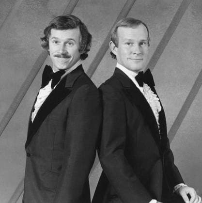 SMOTHERS BROTHERS COMEDY HOUR 20TH REUNION, from left: Dick Smothers, Tom Smothers, (aired February 3, 1988). ph: ?CBS courtesy Everett Collection Ref:TBDSMBR CB003 PUBLICATIONXNOTxINxCANxCHNxFRAxITAxJPNxNORxPOLxRUSxESPxUKxUSA Copyright: xx TBDSMBR CB003