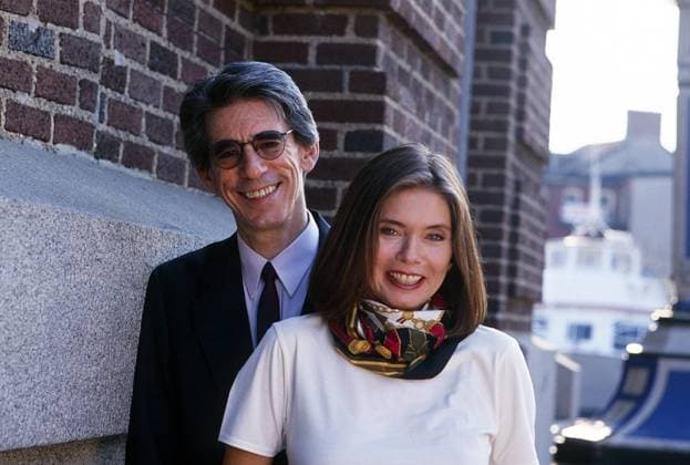 HOMICIDE: LIFE ON THE STREET, from left: Richard Belzer, Harlee McBride, Heartbeat , season 4, ep. 7, aired 12 8 1995, 1993-1999. ph: Michael Ginsberg ?NBC Courtesy Everett Collection Ref:TSDHOLI NB024 PUBLICATIONXNOTxINxCANxCHNxFRAxITAxJPNxNORxPOLxRUSxESPxUKxUSA Copyright: xx TSDHOLI NB024