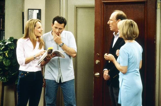 MAD ABOUT YOU, from left: Helen Hunt, Paul Reiser, Paxton Whitehead, Judy Geeson, The Final Frontier , season 7, ep. 21, aired 5 24 1999, 1992-2019. ph: Byron J. Cohen ? NBC Courtesy Everett Collection Ref:TSDMAAB NB013 PUBLICATIONXNOTxINxCANxCHNxFRAxITAxJPNxNORxPOLxRUSxESPxUKxUSA Copyright: xx TSDMAAB NB013