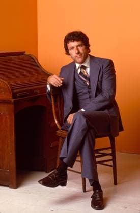 PETROCELLI, Barry Newman, 1974-76. photo: TV Guide courtesy Everett Collection Ref:TSDPETR EC008 PUBLICATIONXNOTxINxCANxCHNxFRAxITAxJPNxNORxPOLxRUSxESPxUKxUSA Copyright: xx TSDPETR EC008