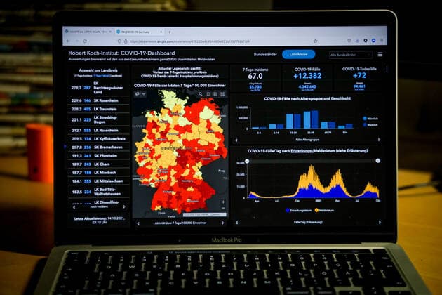 Coronavirus in Germany Covid 19 Dashboard of the Robert Koch Institute 14 10 2021 Robert Koch Institute 7 days Incidence 67.0 7 days Number of cases 55 730 COVID 19 cases 4 342 640 Addition of 12 382 compared to previous day COVID 19 deaths 94 461 Addition of 72 compared to previous day