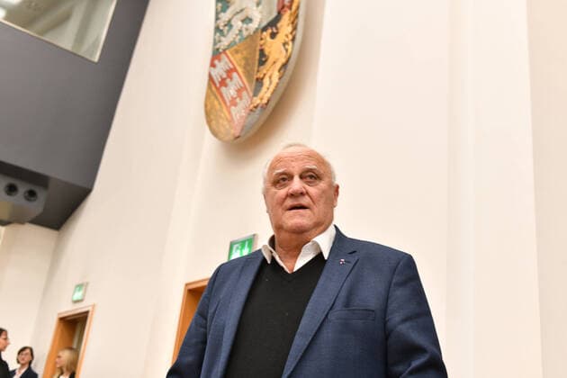 The Saarland Parliament in Saarbrücken meets on Wednesday 13 10 2021 for the first time again for a plenary session in the state parliament building Previously, it had moved to the Saarland Hall because of the Corona Pandemic Here Interior Minister Klaus Bouillon bub