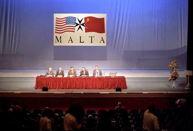 Meeting between Mikhail Gorbachev and George H. W. Bush in Malta 6639054 02.12.1989 The Malta Summit, a meeting between U.S. President George H. W. Bush and General Secretary of the Central Committee of the Communist Party of the USSR Mikhail Gorbachev, which took place on board the Soviet cruise ship Maxim Gorky in Malta on December 2 3, 1989. A news conference by Soviet experts at the summit s press center. Yuriy Somov Malta  Copyright: xYuriyxSomovx