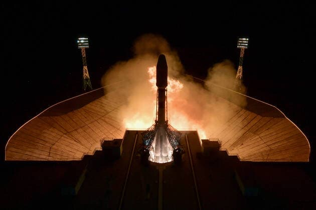 Bilder des Jahres 2021, News 10 Oktober News Themen der Woche KW41 News Bilder des Tages AMUR REGION, RUSSIA â€“ OCTOBER 14, 2021: A Soyuz-2.1b rocket booster with a Fregat upper stage carrying 36 British OneWeb satellites blasts off from a launch pad at the Vostochny Cosmodrome. Yuri Smityuk TASS  TS114279