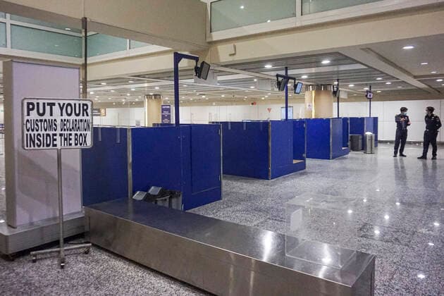 (211014) -- BALI, Oct. 14, 2021 -- Aviation officers stand guards at Ngurah Rai International Airport in Bali, Indonesia, Oct. 14, 2021. International visitors from 19 countries with a COVID-19 positivity rate of less than five percent have been allowed to come to Indonesia, Coordinating Minister for Maritime and Investment Affairs Luhut Binsar Pandjaitan said at a meeting in Jakarta on Wednesday. (Photo by Xinhua) INDONESIA-BALI-REOPEN-INTERNATIONAL VISITORS Bisinglasi 