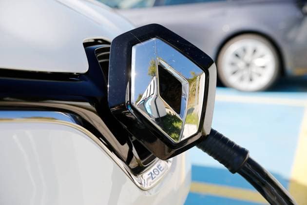 Foto Manuel Geisser 14.10.2021 : Ladestation für Elektroautos . Renault Zoe Electric an einer Ladestation *** Photo Manuel Geisser 14 10 2021 Charging station for electric cars Renault Zoe Electric at a charging station.