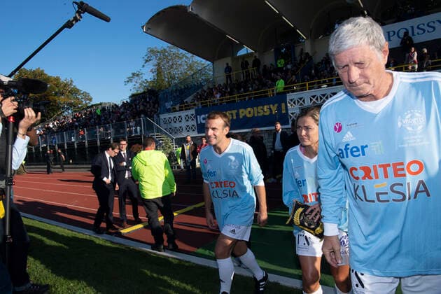 Emmanuel Macron - President de la Republique Francaise Jean Michel Larque Laure Boulleau FOOTBALL : Match de Gala du Varietes Club de France - 14 10 2021 JBAutissier Panoramic 