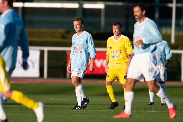 Emmanuel Macron - President de la Republique Francaise FOOTBALL : Match de Gala du Varietes Club de France - 14 10 2021 JBAutissier Panoramic 