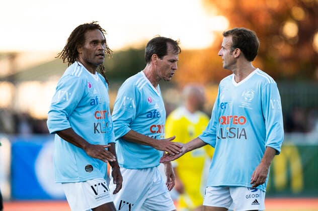 Emmanuel Macron - President de la Republique Francaise Christian Karembeu Rudy Garcia FOOTBALL : Match de Gala du Varietes Club de France - 14 10 2021 JBAutissier Panoramic 